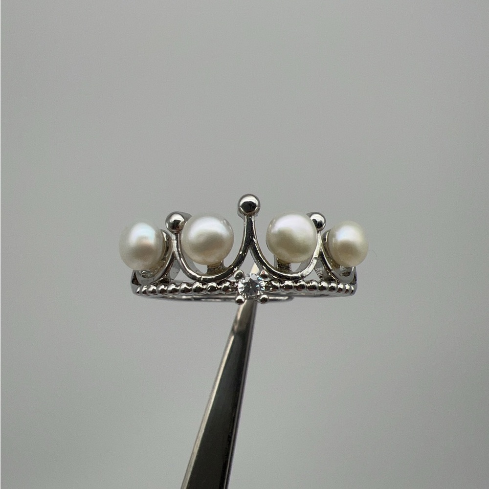 Elegant Silver Crown Ring with Pearls